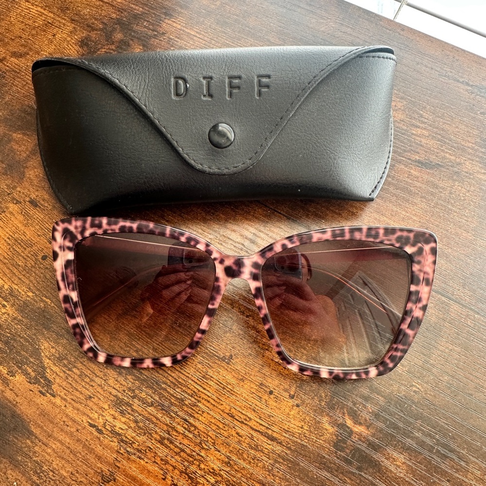 Diff Eyewear Cheetah Print Sunglasses